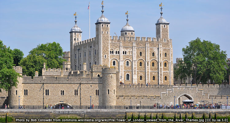 Photo by Bob Collowân from commons.wikimedia.org/wiki/File:Tower_of_London_viewed_from_the_River_Thames.jpg [CC by-sa 3.0]